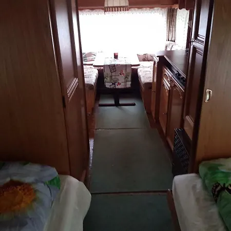 Mietwohnwagen Camping *