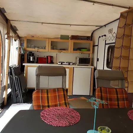 Mietwohnwagen Camping *