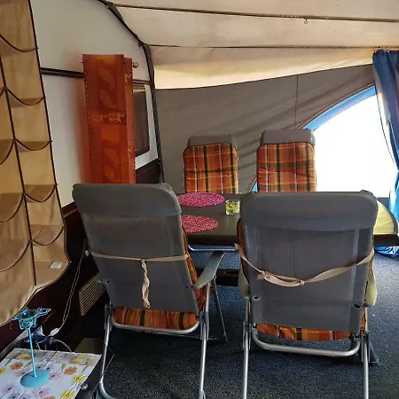 Mietwohnwagen Camping *